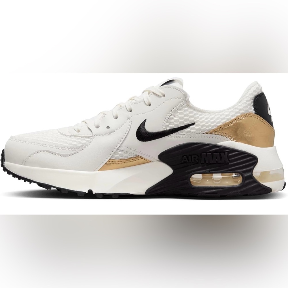 NWOT - Womens Nike Airmax Excee. Black/Metallic Gold Size: 7.5